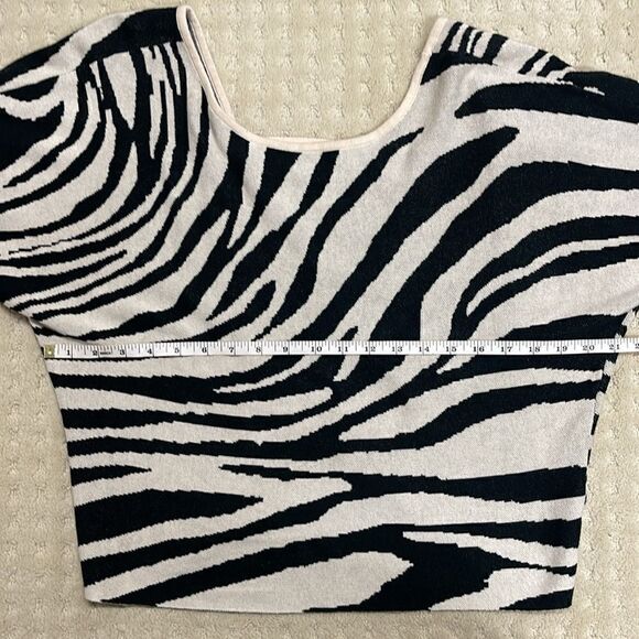 Anthropologie Zebra Print Pullover Sweater, Size Extra Small - Picture 7 of 7